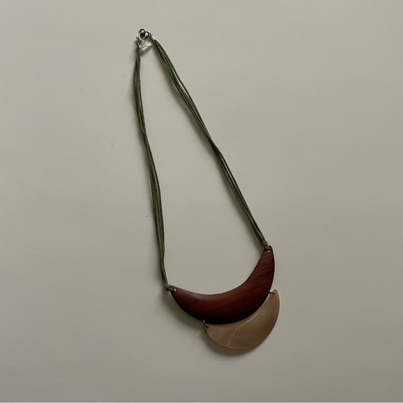 Vintage Wooden Shell Half Crescent Moon Boho Tribal Artisan Necklace Hand Made - Picture 8 of 10